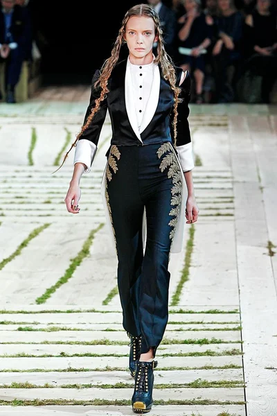 Look 9